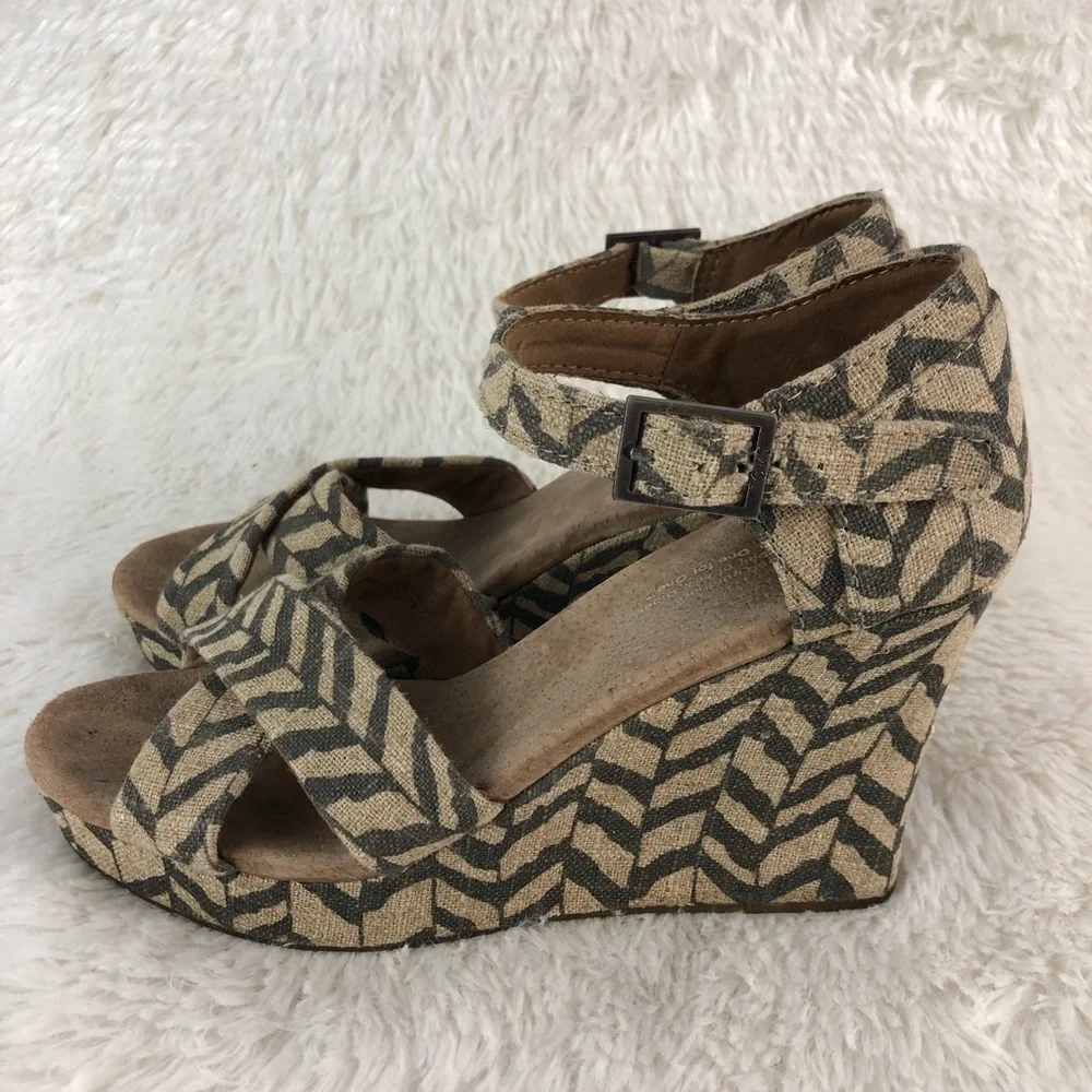TOMS Chevron Espadrille Type Wedges. EUC.